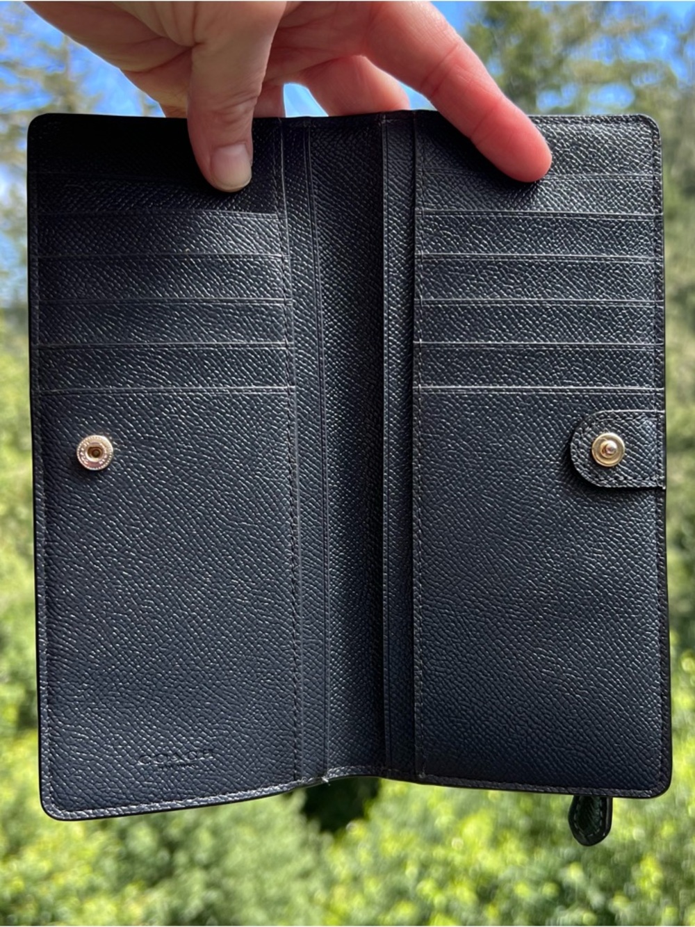 COACH Slim Bifold Wallet GREEN
Crossgrain Leather with Gold Hardware AUTHENTIC - Picture 3 of 7